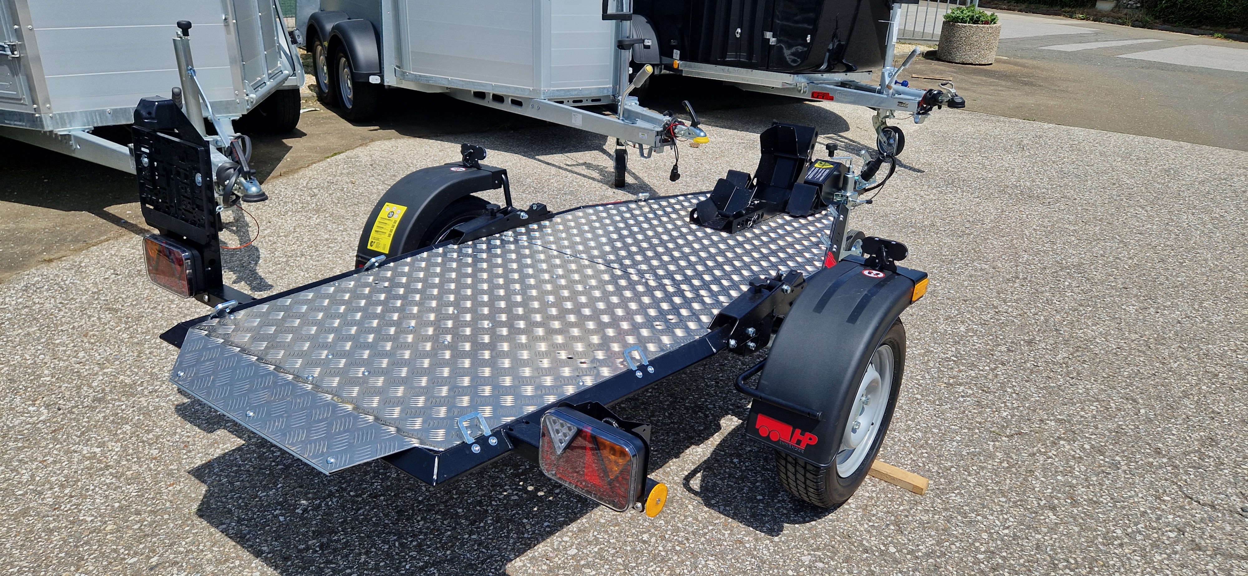 Motorradanhänger Lorries MT1, HP 240 UK, 750 kg ungebremst, über Seilzug absenkbar
